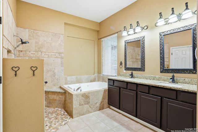 527 Mesa Rdg, San Antonio, TX 78258