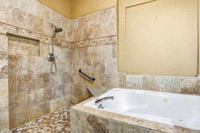 527 Mesa Rdg, San Antonio, TX 78258