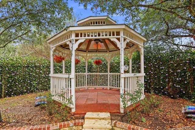 527 Mesa Rdg, San Antonio, TX 78258