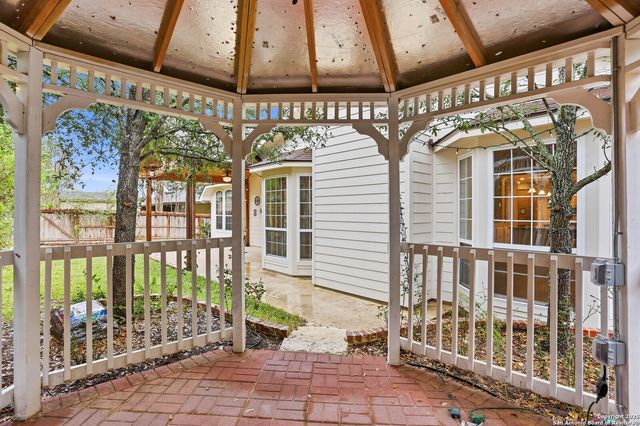 527 Mesa Rdg, San Antonio, TX 78258