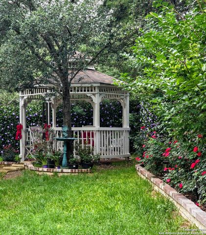 527 Mesa Rdg, San Antonio, TX 78258