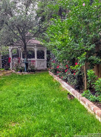 527 Mesa Rdg, San Antonio, TX 78258