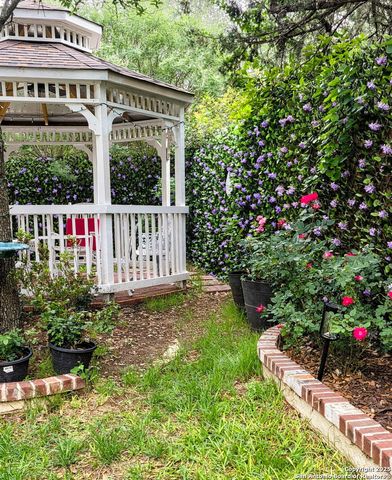 527 Mesa Rdg, San Antonio, TX 78258