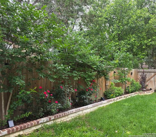 527 Mesa Rdg, San Antonio, TX 78258