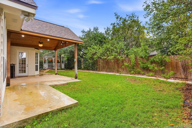527 Mesa Rdg, San Antonio, TX 78258