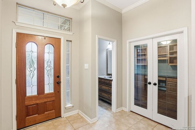 527 Mesa Rdg, San Antonio, TX 78258