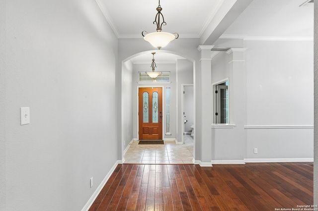 527 Mesa Rdg, San Antonio, TX 78258