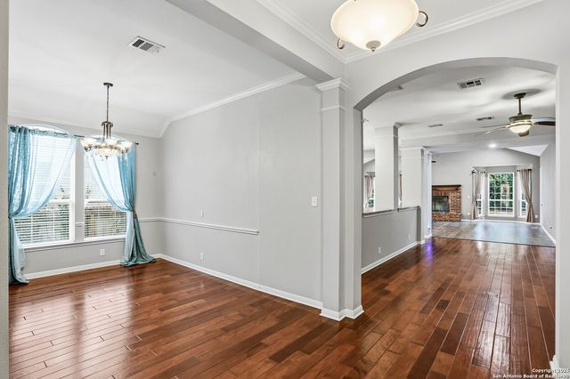 527 Mesa Rdg, San Antonio, TX 78258