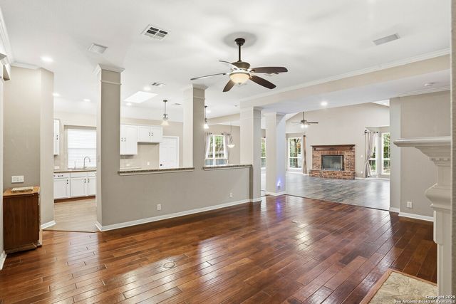 527 Mesa Rdg, San Antonio, TX 78258