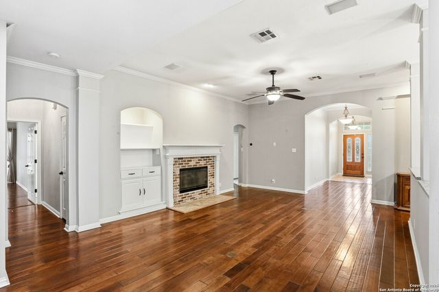 527 Mesa Rdg, San Antonio, TX 78258