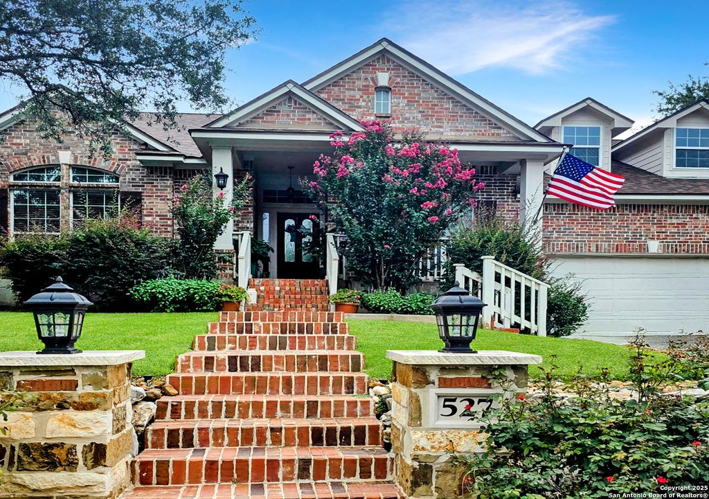 527 Mesa Rdg, San Antonio, TX 78258