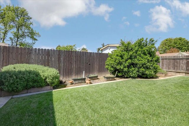 1571 Coats Dr, Yuba City, CA 95993