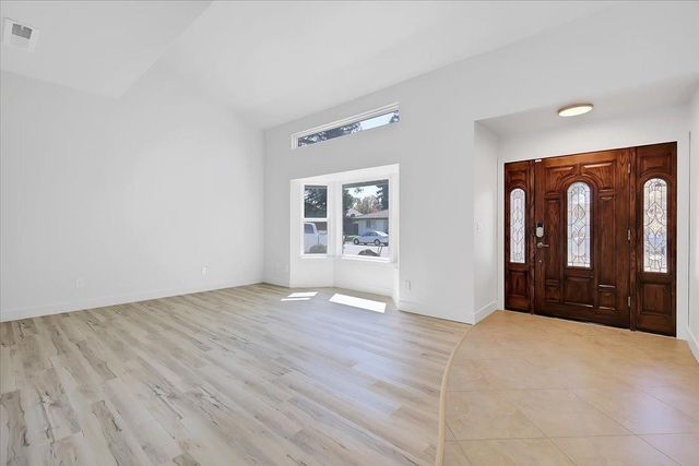 1571 Coats Dr, Yuba City, CA 95993