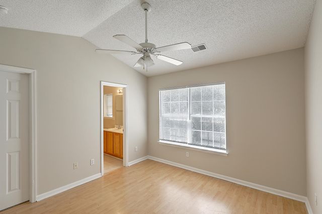 8074 Shadow Oak Drive, North Charleston, SC 29406