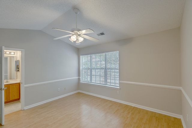 8074 Shadow Oak Drive, North Charleston, SC 29406