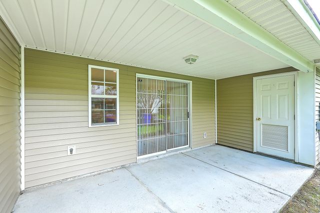8074 Shadow Oak Drive, North Charleston, SC 29406