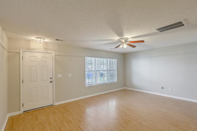 8074 Shadow Oak Drive, North Charleston, SC 29406
