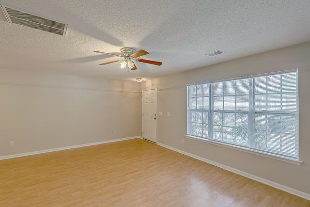 8074 Shadow Oak Drive, North Charleston, SC 29406