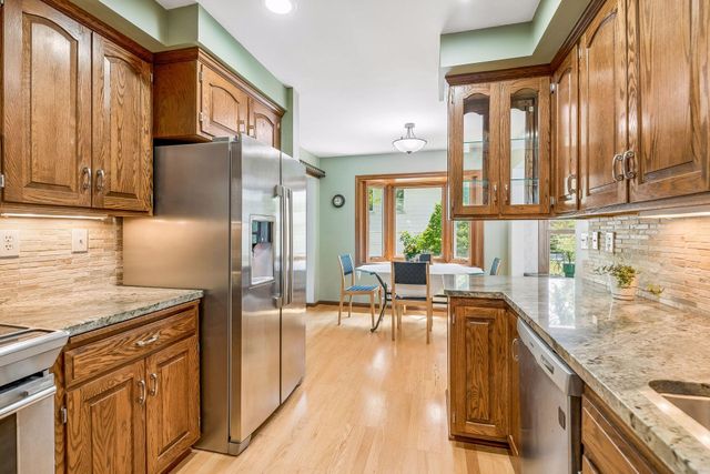 2350 Wells Wood Curve, Bloomington, MN 55431