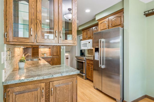 2350 Wells Wood Curve, Bloomington, MN 55431