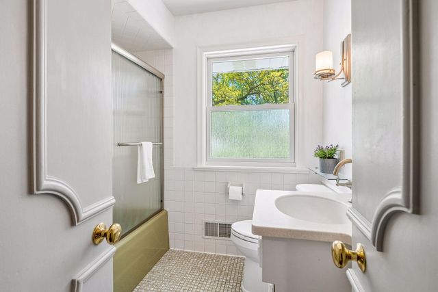 2350 Wells Wood Curve, Bloomington, MN 55431