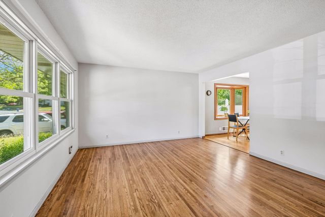 2350 Wells Wood Curve, Bloomington, MN 55431
