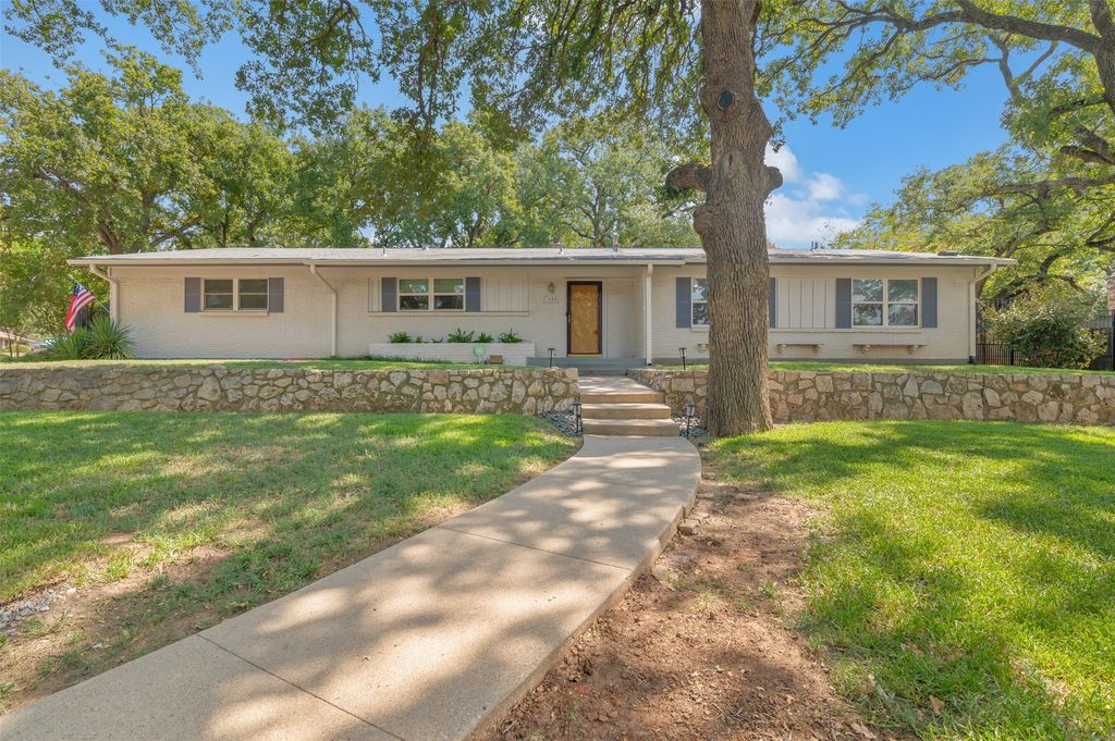 1800 Emerson Lane, Denton, TX 76209 — photo 2
