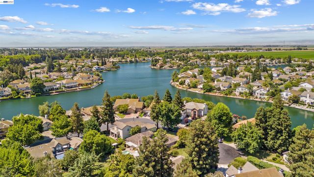 4713 Longcove Dr, Stockton, CA 95219