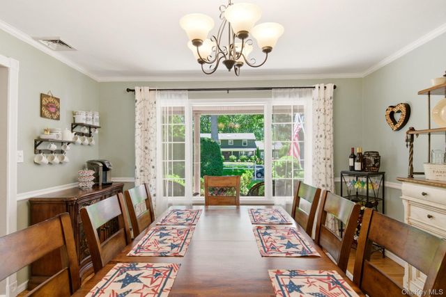 1 Regal Court, Saint James, NY 11780