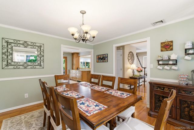 1 Regal Court, Saint James, NY 11780