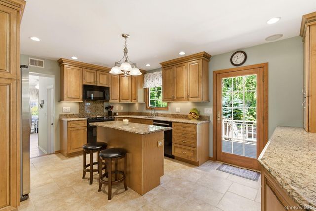 1 Regal Court, Saint James, NY 11780