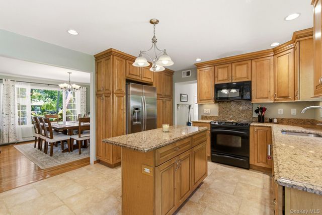 1 Regal Court, Saint James, NY 11780