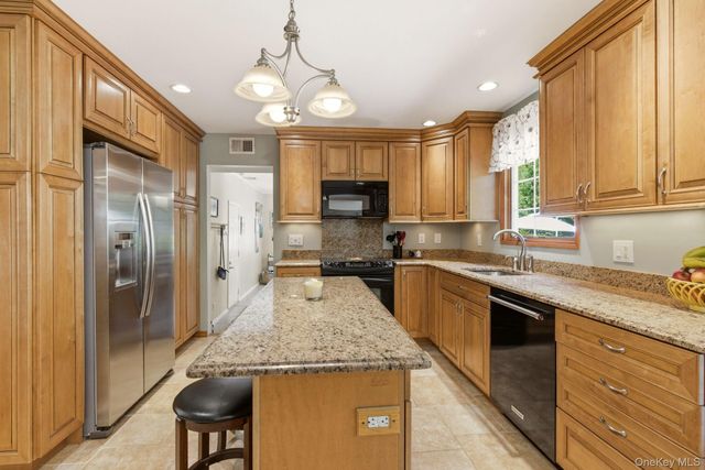 1 Regal Court, Saint James, NY 11780