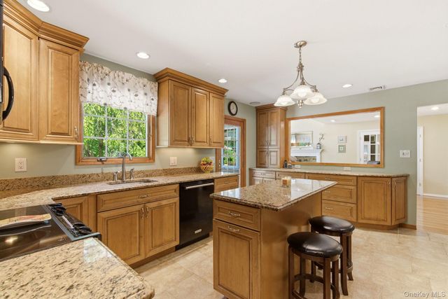 1 Regal Court, Saint James, NY 11780