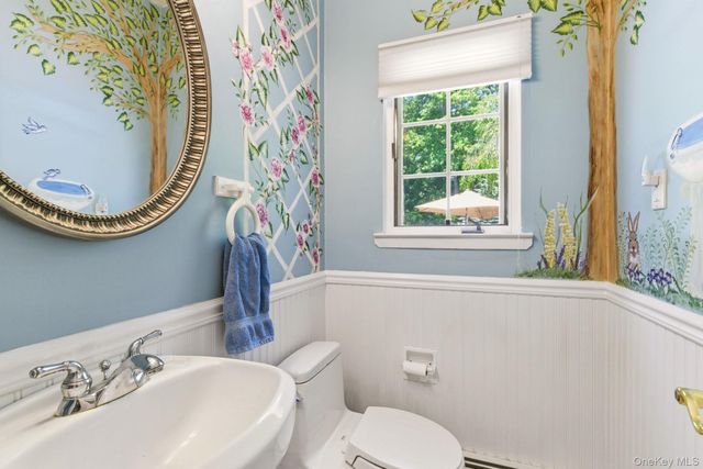 1 Regal Court, Saint James, NY 11780