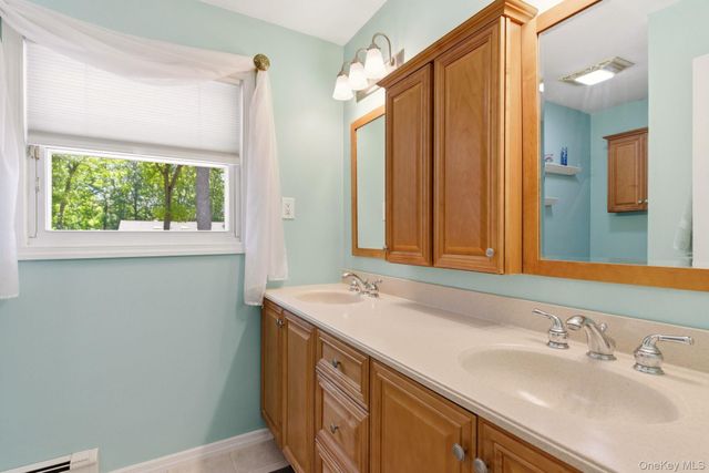 1 Regal Court, Saint James, NY 11780