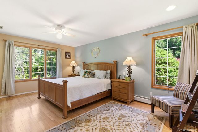 1 Regal Court, Saint James, NY 11780