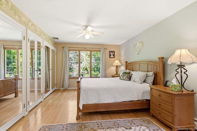 1 Regal Court, Saint James, NY 11780