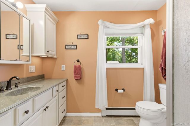 1 Regal Court, Saint James, NY 11780