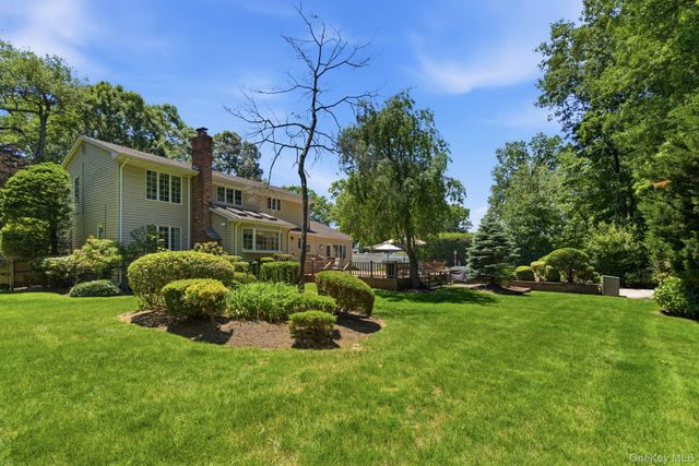 1 Regal Court, Saint James, NY 11780