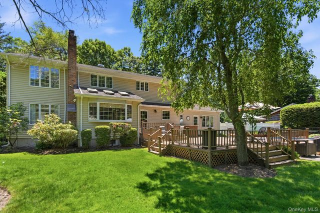 1 Regal Court, Saint James, NY 11780
