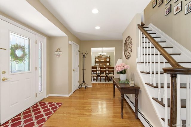 1 Regal Court, Saint James, NY 11780