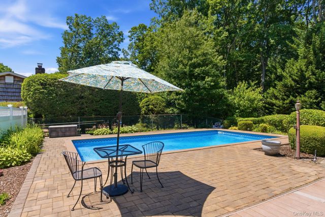 1 Regal Court, Saint James, NY 11780