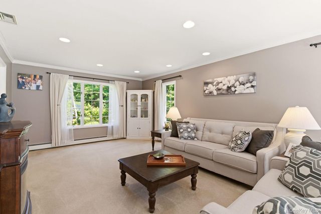 1 Regal Court, Saint James, NY 11780