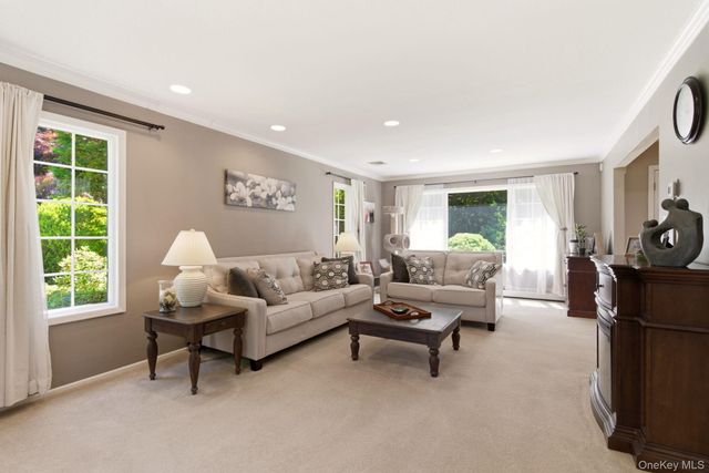 1 Regal Court, Saint James, NY 11780