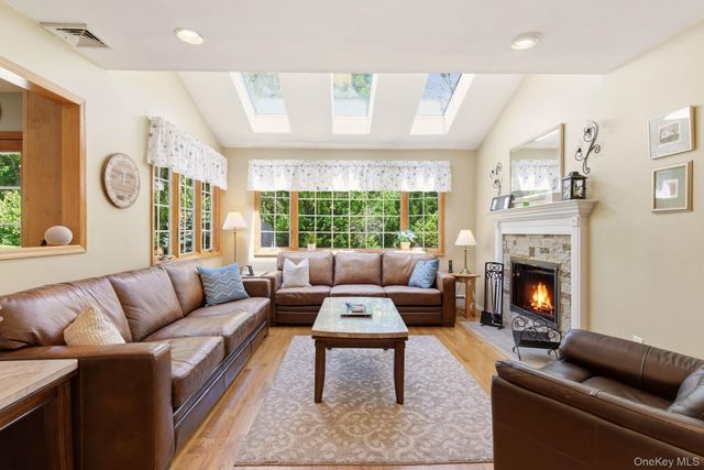 1 Regal Court, Saint James, NY 11780