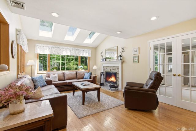 1 Regal Court, Saint James, NY 11780
