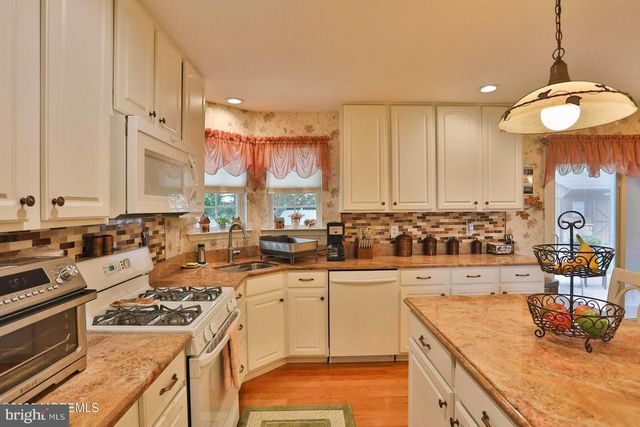 486 MERMAID DRIVE, Manahawkin, NJ 08050