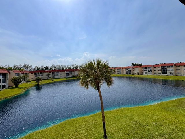2831 E Sunrise Lakes Drive E 311, Sunrise, FL 33322