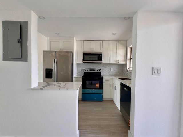 2831 E Sunrise Lakes Drive E 311, Sunrise, FL 33322